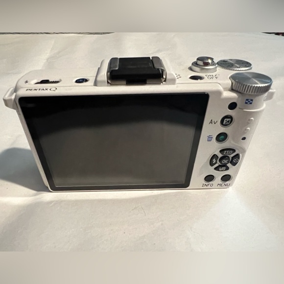 BRAND NEW Pentax digital camera/video camera w/ pop-up flash & storage drive! - Picture 14 of 14